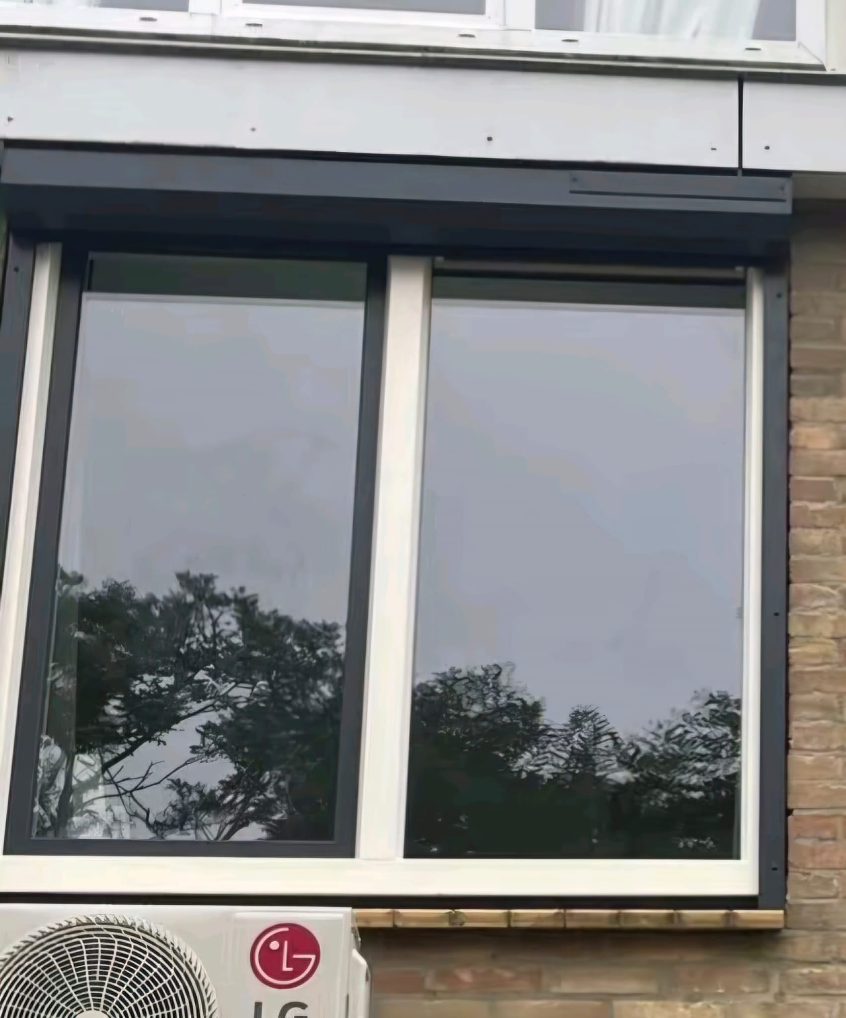Rolluiken en screens aan de gevel